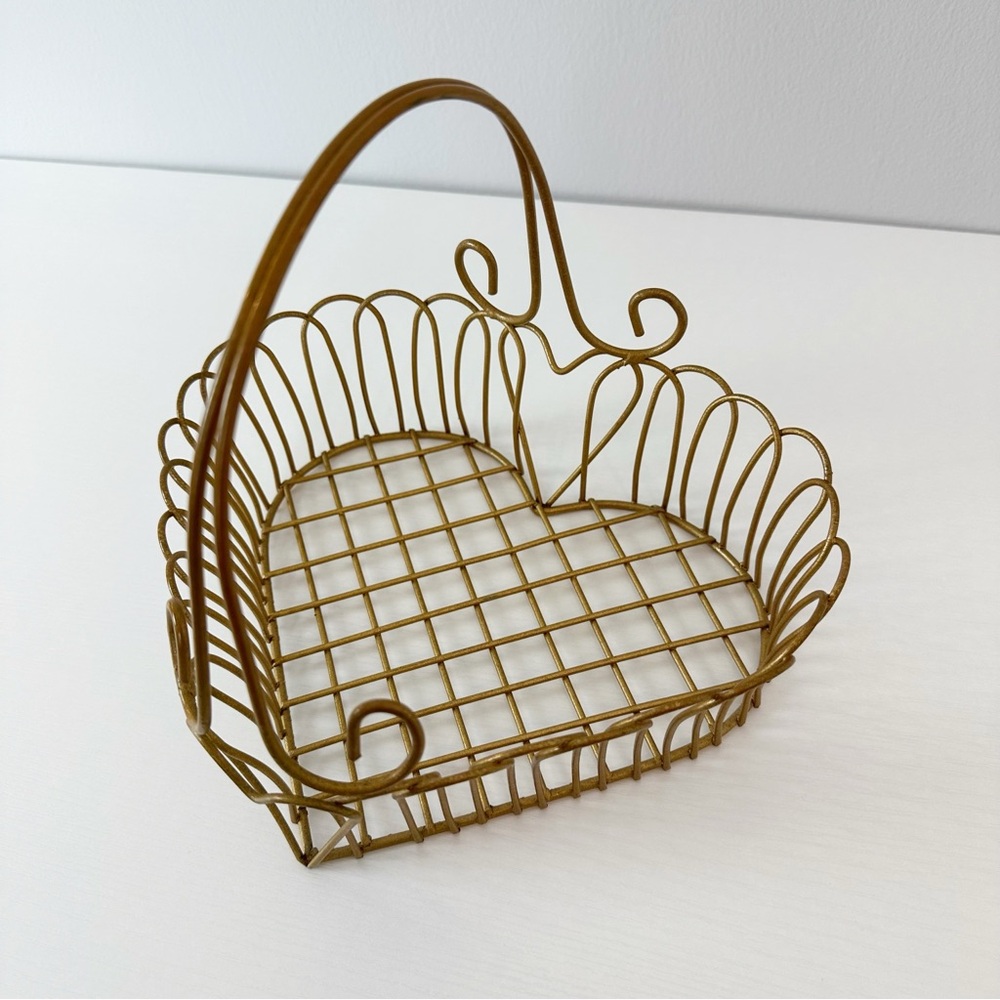 Vintage Gold Metal Wire 8.75" Heart Shaped Basket